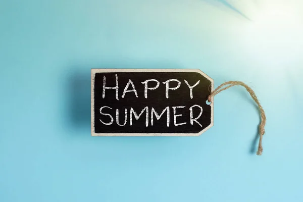 Inspiration visar tecken Glad sommar. Affärsidé Stränder Solsken Avkoppling Varm solig säsong Solstice Collection of Blank Töm Klistermärke Taggar Knuten med en sträng för information etikett Logga in — Stockfoto