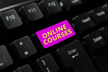 Çevrimiçi Kursların Kavramsal Görünümü. İnternet Yazı Karakteri Arkaplan Hikayesi üzerinden yürütülen bir eğitim kazanma, Yeni Sosyal Medya Hesabı Oluşturma