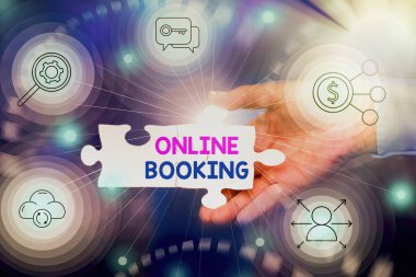 Online Rezervasyon sunan metin başlığı. İş fikri tüketicilerin El Tutma Yapboz Parçası Yeni Geleceğin Teknolojilerinin Kilidini Açma web sitesi aracılığıyla etkinlik için rezervasyon yapmalarına olanak sağlıyor.