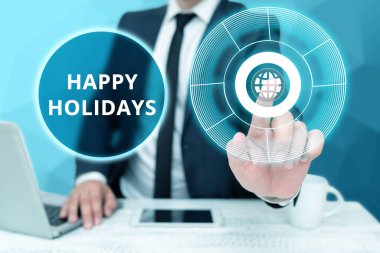 Mutlu Tatiller 'i sunan metin başlığı. Bir hafta sürecek olan Noel ruhunun iş konsepti gözlemciliği: İşçi Adam Oturan Dizüstü bilgisayar ve Geleceği gösteren Telefon Teknolojisi.
