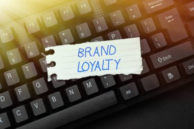 El yazısı işareti Brand Sadakat. Ticari yaklaşım bir markaya olumlu duygular ve aynı ürünü satın almak Yeni Eğitim Ders Kitabı Yazmak, Eski Deneme Çevrimiçi Yeniden Yazmak