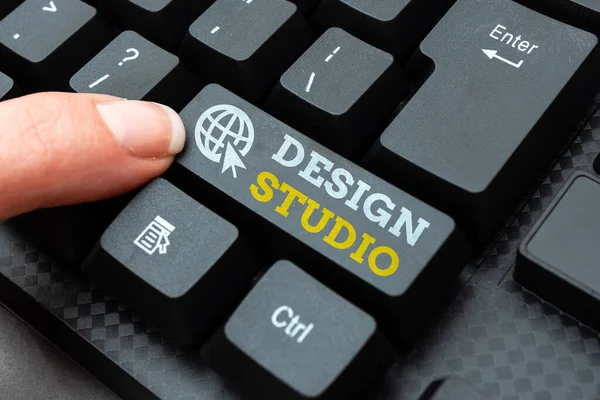 Teken het weergeven van Design Studio. Zakelijke aanpak werkomgeving speciaal voor ontwerpers en ambachtslieden Typen Nieuwe Blog Inhoud, Schrijven Film Scripts, Het creëren van Computer Codes — Stockfoto