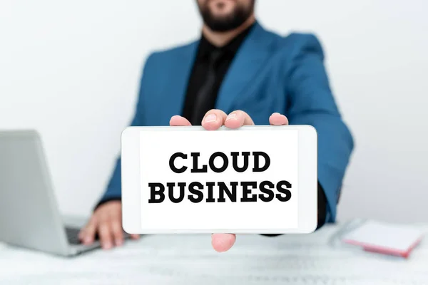İlham veren Cloud Business 'ı gösteren bir metin. Kullanıcı Tech Guru 'nun Yeni Geliştirilmiş Aygıtı Satması, Öğretmen' in Telefona El koyması ve kullanıcılara sunulan hizmetlerin internete dayalı teslimi üzerine yazılmış sözcük — Stok fotoğraf