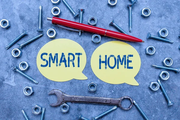 Konceptvisning Smart Home. Affärsöversikt utrustad hem kan fjärrstyras via telefon eller dator Nya idéer Brainstoming för underhållsplanering Creative Thinking Pen — Stockfoto