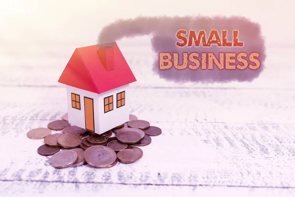 Πινακίδα γραφής χεριών Small Business. Word for an individualowned business known for its limited size Allocating Savings To Buy New Property, Εξοικονόμηση χρημάτων για να χτίσει το σπίτι — Φωτογραφία Αρχείου