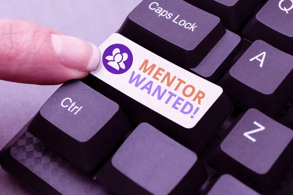 Assine exibindo Mentor queria. Conceito que significa encontrar alguém que possa se guiar para alcançar o sucesso Preencher formulários de inscrição online, coletar e editar dados da Internet — Fotografia de Stock