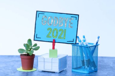 Veda 2021 metni yazılıyor. İş yaklaşımı geçen yılın sonunda ya da sonunda Düzenli Çalışma Alanı Kurulumu Masa Araçları ve Ekipmanı Görüntülerken iyi dileklerinizi iletin