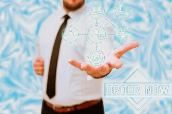 Zapisuje se zobrazování textu Order Now. Obchodní koncept potvrdil žádost jedné strany druhé o koupi prodeje Gentelman Uniform Standing Holding New Futuristic Technologies. — Stock fotografie