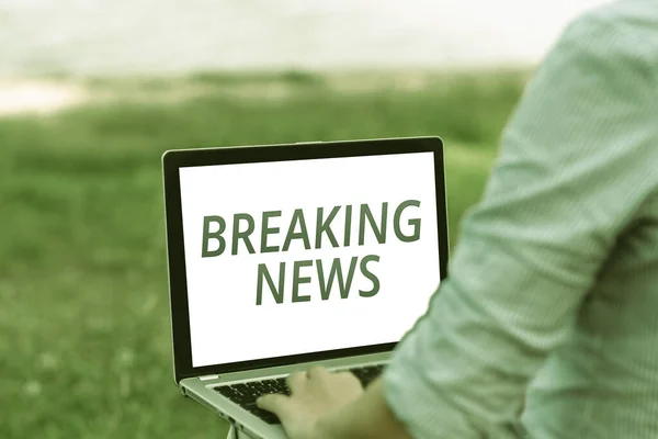 Tekst met inspiratie Breaking News. Internet Concept onlangs ontvangen actuele informatie over een gebeurtenis Voice And Video Calling Capabilities Connecting People Together — Stockfoto