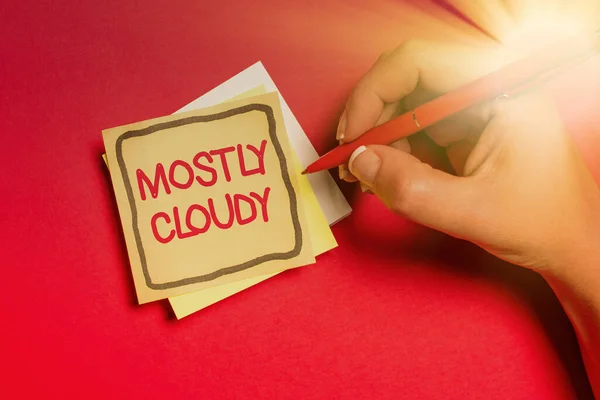 Koncepční titulek Převážně zataženo. Word for Shadowy Vaporous Foggy Fluffy Nebulous Clouds Skyscape Writing Notes And Important Ideas New Bulletin Board Designs — Stock fotografie