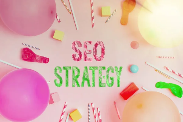 Testo che mostra l'ispirazione Seo Strategy. Panoramica aziendale Tecniche e tattiche per aumentare i visitatori di un sito Web Disegni colorati per feste di compleanno Idee per la pianificazione di celebrazioni luminose — Foto Stock