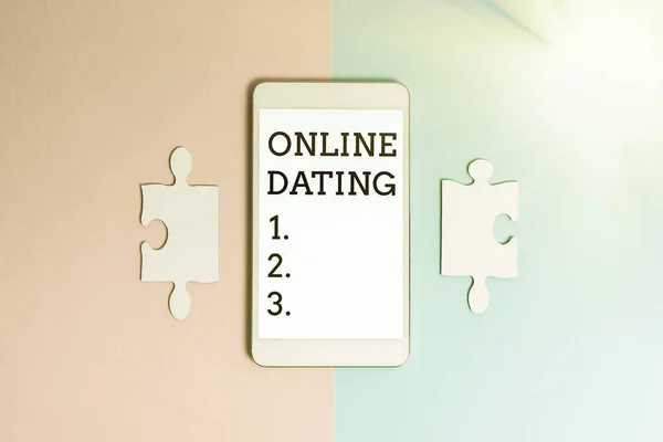 Sinal de texto mostrando Online Dating. Word for Searching Relacionamentos de correspondência eDating Video Conversando Diferença tecnológica e escolhas Problemas e soluções de comunicação — Fotografia de Stock