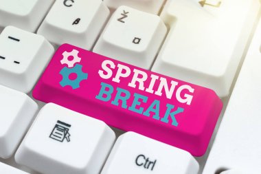 Kavramsal Bahar Tatili. Okuldaki kavramsal fotoğraf tatili dönemi ve bahar aylarında üniversiteler Hızlı Yazma Dersleri ve İpuçları, Klavye Doğruluğunun Geliştirilmesi