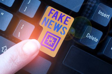 El yazısı sahte haber mesajı. İş konsepti yanlış bilgi, otantik haber olma kisvesi altında Yeni Bilgi Eserinin Yeni Basımı, Taze Web Sitesi İçeriği Oluşturma