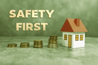 Önce Güvenliği Sunan Metin başlığı. İş konsepti gereksiz risklerden kaçınmak Dikkatli olun Ev Geliştirme Bütçesi, Yeni Ev Bütçesi Fikirleri