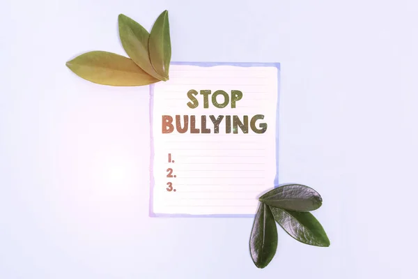 문자 메시지는 Stop Bullying 를 의미 한다. 개념 이의 미하는 바는 피해자에 대한 폭력에 대한 그들의 캠페인을 표현하는 것을 의미 자연의 주제 표현 아이디어와 디자인, 재생 가능 한 재료 표시 — 스톡 사진