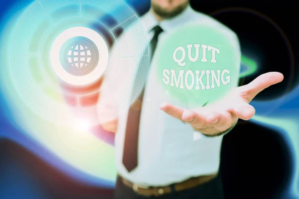 Kavramsal manşet sigarayı bırak. Tütün bağımlılığının durdurulması ya da durdurulması anlamına gelen kavram Gentelman Üniforması Yeni Geleceği Koruma Teknolojileri. — Stok fotoğraf