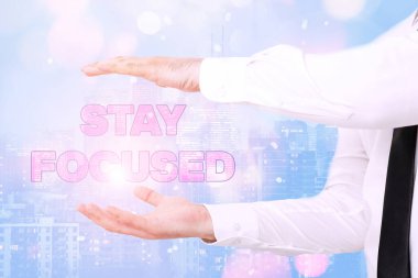 Kavramsal başlık Odaklan. İş konsepti Dikkatli Odaklan Öncelikleri Odaklan Görevi Dikkat dağıtan şeylerden uzak dur Kopyalama alanı ile ilham verici iş teknolojisi konsepti