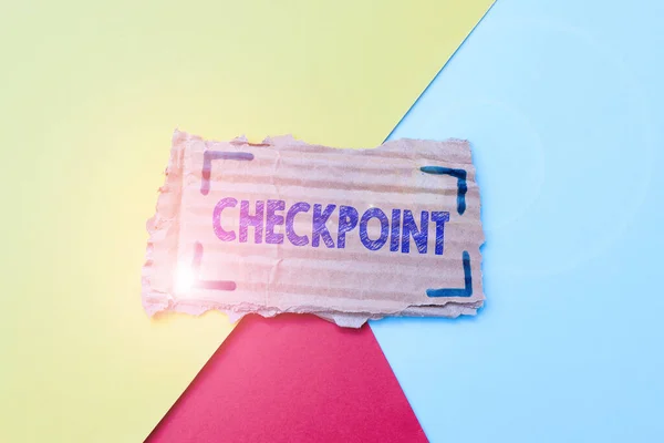 Написание отображения текста Checkpoint. Бизнес-витрина пилотируемый вход, где путешественники подлежат проверке безопасности Красочные позитивные мыслительные креативные идеи и вдохновения — стоковое фото