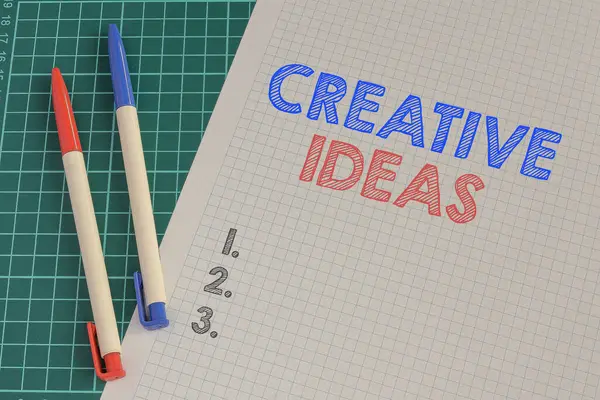 Контекстная надпись Creative Ideas. Идея бизнеса Уникальная стратегия привлечения внимания аудитории Канцелярские товары для коллекционеров — стоковое фото