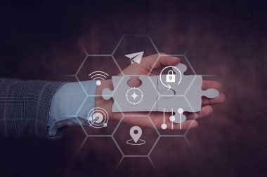 Yeni Geleceğin Teknolojileri 'nin kilidini açan yapboz parçası. Avuç İçi Taşıma Kısmı Görünüm Geç Yenilikçi Sanal Fikirler.