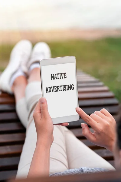 Inspiration showing sign Native Advertising. Word for paid media where the ad experience follows the usual form Voice And Video Calling Capabilities Connecting People Together — Fotografia de Stock