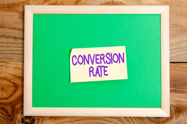 Conversion Rate 에 서명하 세요. 인터넷 컨셉트 수많은 방문자 원하는 목표 표시를 충족하는 웹 사이트 다른 색상 스티커 노트 Arorted On flatlay Lay Background — 스톡 사진