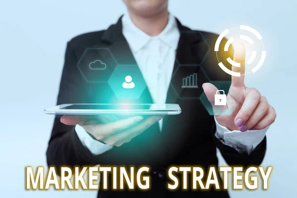 마케팅 전략 (Marketing Strategy) 은 다음을 가리킨다. 가상 가상 가상 버튼 (Virtual Button) 제품인 여성을 홍보하고 판매하기 위해 설계된 컨셉 포토 플랜 (Conceptual photo plan). — 스톡 사진