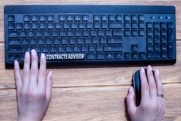 Conceptual display Contracts Advisor. Word for ensure the enforcement of defined procurement policies Hands Pointing Pressing Computer Keyboard Keys Typewriting New Ideas. — Fotografia de Stock