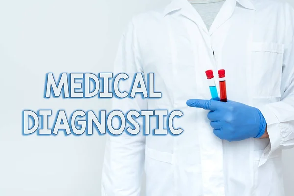 Conceptual caption Medical Diagnostic. Negocios muestran la detección de enfermedades u otras condiciones médicas Químico Presentando cura de infección, Doctor Mostrando vacuna contra el virus — Foto de Stock