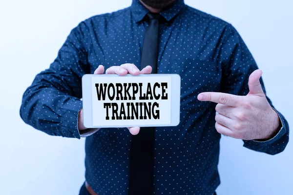 Text showing inspiration Workplace Training. Business showcase the acquisition of knowledge or skills at workplace Presenting New Technology Ideas Discussing Technological Improvement — Stockfoto