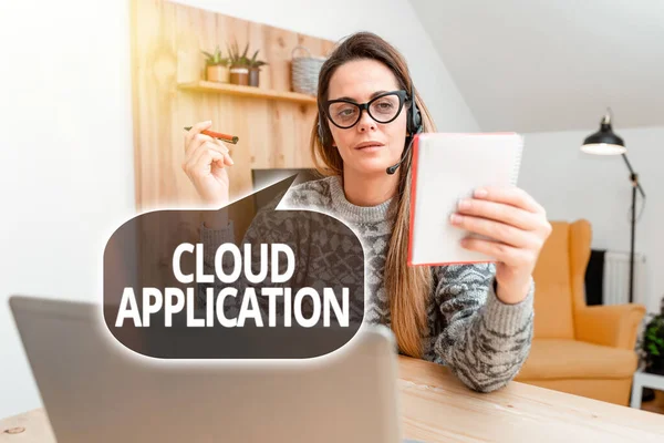 Text caption presenting Cloud Application. Concept meaning the software program where cloud computing works Abstract Writing New Blog Content, Reading Online Articles And News — Foto Stock