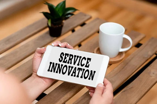 Signe d'écriture Service Innovation. Aperçu de l'entreprise changer la façon dont vous servez mieux vos clients Capacité d'appels vocaux et vidéo Relier les gens ensemble — Photo