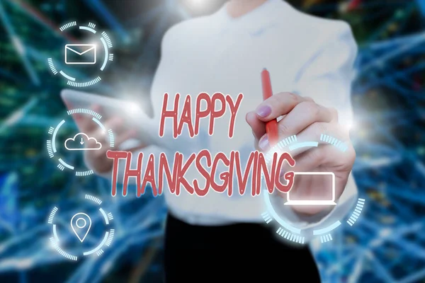 Rukopis Happy Thanksgiving. Slovo pro oslavu sklizně a požehnání uplynulého roku Lady In Uniform Holding Tablet In Hand Prakticky psací futuristický technik. — Stock fotografie