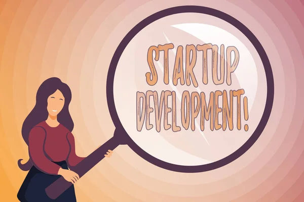 Ispirazione mostrando segno Startup Development. Concetto che significa sviluppare e convalidare in modo efficiente il modello di business scalabile Indagine astratta e ricerca di indizi, ricerca di risposte Concetti — Foto Stock