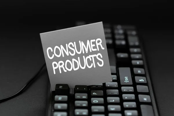 Kavramsal Manşet Tüketici Ürünleri. Ortalama tüketici tarafından tüketim için satın alınan ürünler üzerine yazılmış Sözcük Yazılı Notları Dijital Veriye Çeviriyor, Önemli Kodlama Dosyaları Yazıyor — Stok fotoğraf