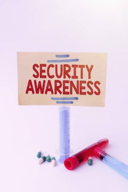 Güvenlik Bilinci 'ni sunan metin başlığı. Çalışanları bilgisayar güvenliği hakkında eğitme fikri Önemli Tıbbi Notlar Laboratuvarı Yeni Enfeksiyonlar Testi