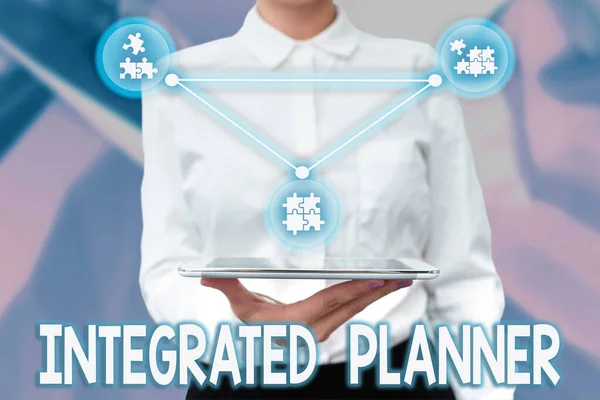 Tekst pokazujący inspirację Integrated Planner. Pomysł na biznes przekładający pożądane wyniki biznesowe na finansowe Lady Uniform Standing Tablet Hand Presenting Virtual Modern Technology — Zdjęcie stockowe