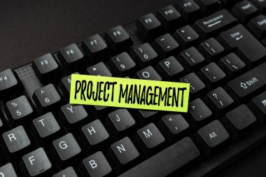 El yazısı Proje Yönetimi. Çevrimiçi Tarama ve Keşfetme, Günlük İçeriği Oluşturma, Yeni İletiler Gönderme, Çevrimiçi Araştırmayla ilgili tüm faaliyetleri düzenleme yöntemi için sözcük