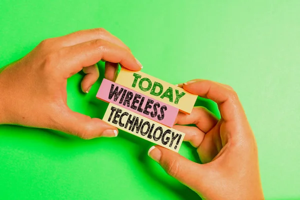 Text showing inspiration Wireless Technology. Business approach a technology that allows wireless communication Brainstorming Problems And Solutions Asking Relevant Questions — Stock Photo, Image