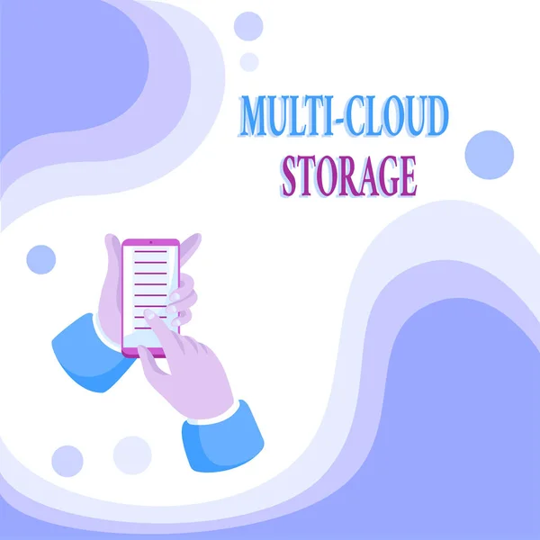 Концептуальный заголовок Multi Cloud Storage. Концептуальное использование нескольких облачных вычислений и служб хранения абстрактных сообщений онлайн, глобальные концепции подключения — стоковое фото