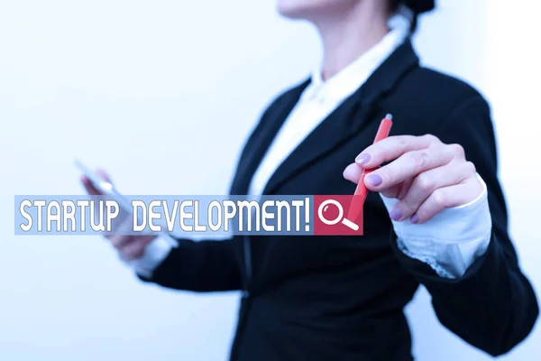 Hand writing sign Startup Development. Business showcase efficiently develop and validate scalable business model Presenting New Technology Ideas Discussing Technological Improvement — Stock Photo, Image