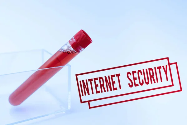 Szöveges felirat az Internet Security-ről. Word írt folyamat elleni támadások az interneten bemutatása orvosi minták laboratóriumi tesztelés új vírus gyógyszer — Stock Fotó