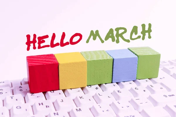 İlham veren bir mesaj. Merhaba March. Yeni Fikirler ve Plan Geliştirme için İletişim için Mart ayındaki Bilgisayarı karşılarken kullanılan karşılama ifadesi üzerine yazılan sözcük — Stok fotoğraf