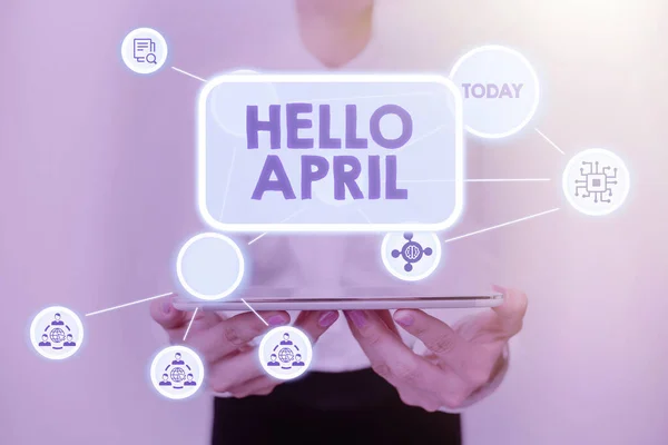 Kavramsal başlık Merhaba April. İş fuarı, Nisan ayı üniformalı bayanın Futuristik Teknolojileri Gösteren Tableti tutmasını karşılarken kullanılan bir karşılama ifadesi.. — Stok fotoğraf