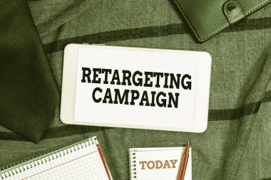 Metin başlığı Retargeting Campaign 'i temsil ediyor. Önceki internet eylem Smartphone Voice and Video Calls tabanlı hedef tüketiciler için sözcük, Cep İçindekiler Görüntüleniyor