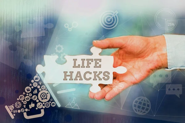 Konzeptionelle Schau Life Hacks. Konzept, das Strategie oder Technik bedeutet, um Aktivitäten effizient zu verwalten Hand Holding Puzzleteil Erschließung neuer futuristischer Technologien. — Stockfoto