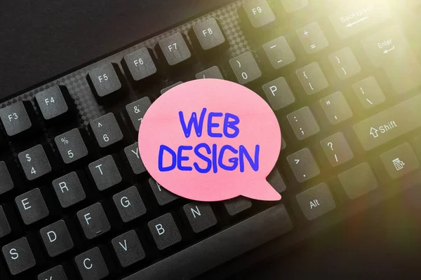 Концептуальный дисплей Web Design. Создание веб-сайта бизнес-концепции, которая включает в себя макет, содержание и графику Интернет-просмотра и изучения, создание содержимого блога, отправка новых сообщений — стоковое фото