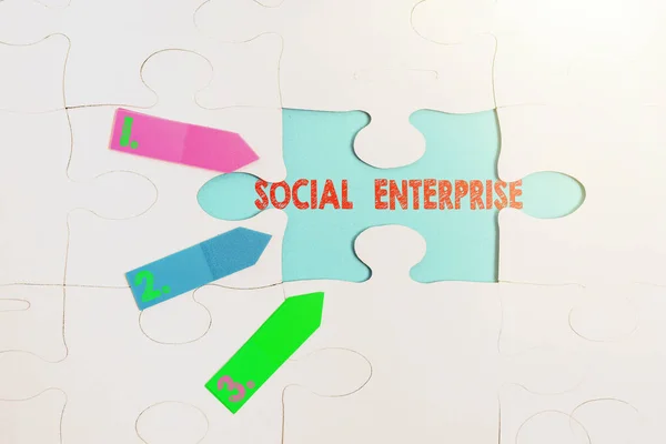 Натхнення, що показує знак "Соціальне підприємство". Бізнес підхід Це бізнес, який має конкретні цивільні цілі Побудова незакінченого білого головоломки шаблон головоломки з відсутніми останній шматок — стокове фото
