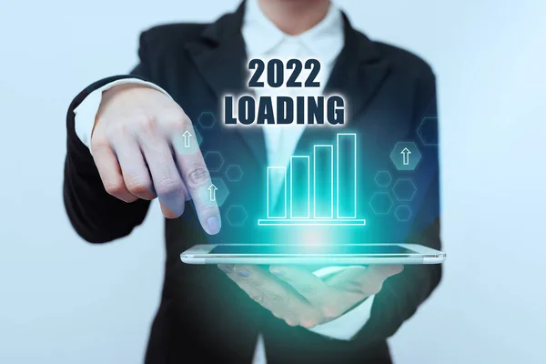 Tekstbord met 2020 Loading. Business idee Adverteren het komende jaar Prognose van het toekomstige evenement Lady In Suit Pointing On Tablet Toont futuristische grafische interface. — Stockfoto